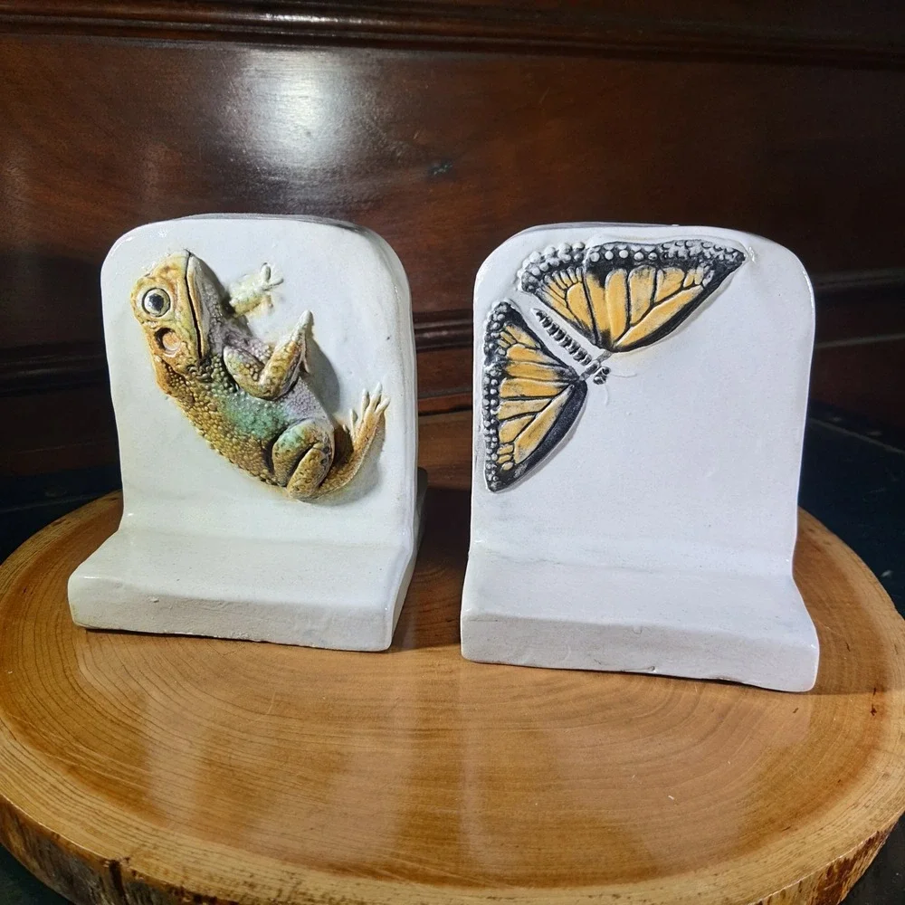 Vintage 1995 Natalie Surving Art Pottery Bookends Towel Rack Frog & Butterfly